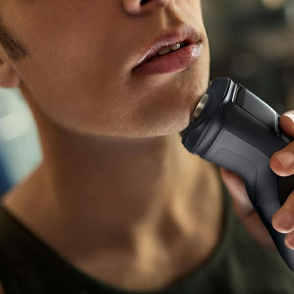 ماشین اصلاح موی صورت فیلیپس مدل X3021 با تیغه استیل ضد زنگ، اصلاح چرخشی و صفر زن، استفاده خشک و مرطوب، شارژ سریع 5 دقیقهای، شارژ کامل 60 دقیقهای برای 40 دقیقه استفاده، ضد آب و قابل شستشو و طراحی ارگونومیک