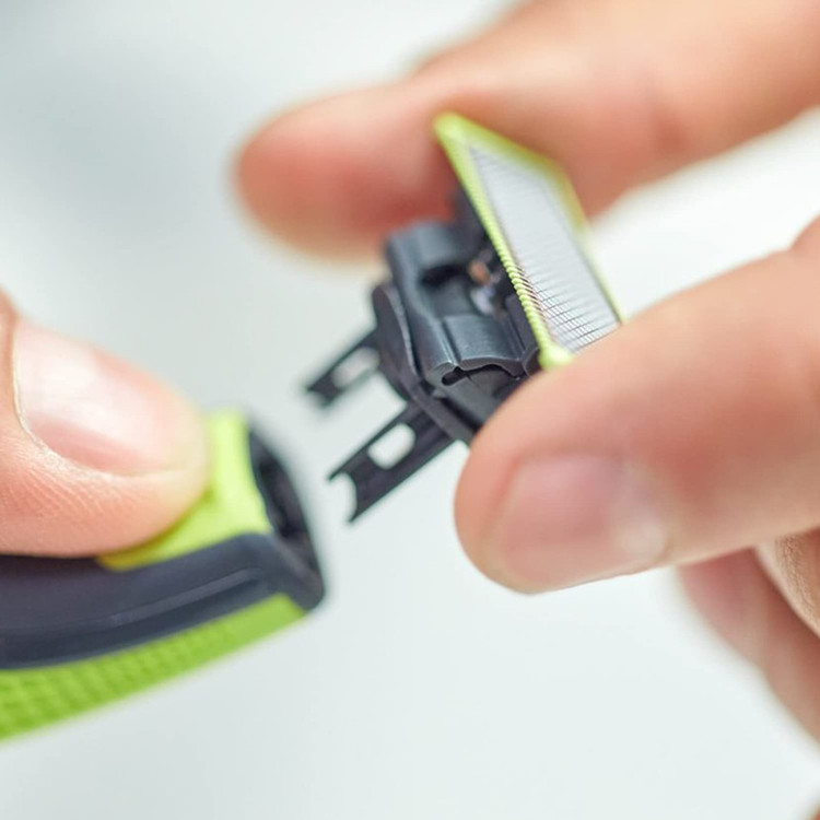 ماشین اصلاح موی صورت و بدن فیلیپس مدل OneBlade QP2724 با تیغه کربن استیل، قابلیت استفاده خشک و مرطوب، شارژ با کابل USB و اصلاح دقیق تا 0.2 میلیمتر