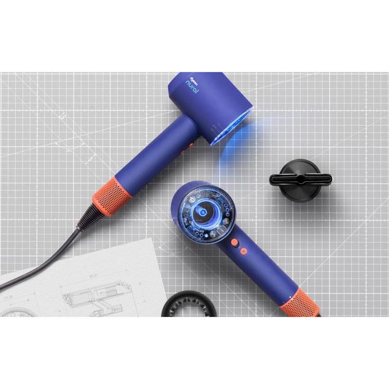 سشوار حرفهای 1600 وات دایسون مدل Supersonic nural SBBP، موتور AC، وزن 820 گرم، دارای سری متمرکزکننده پهن، خشککن ملایم، سری دندانهدار، کیف نگهدارنده با ویژگی صافکنندگی، حجمدهندگی، با قابلیت باد سرد