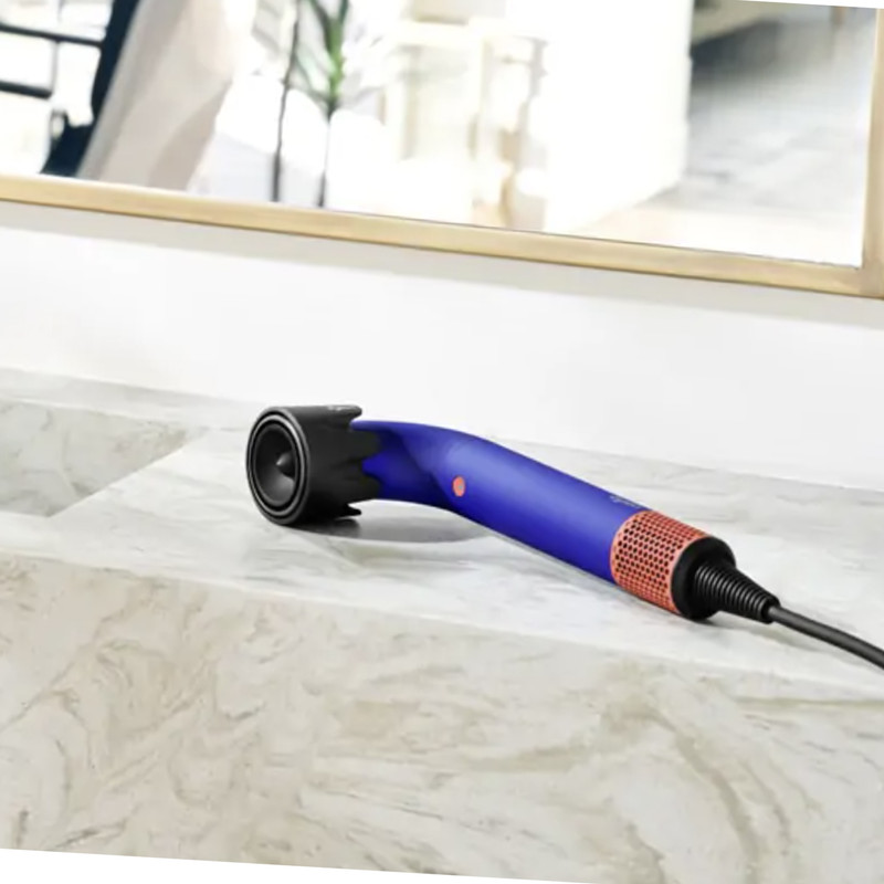 سشوار حرفهای 1700 وات دایسون مدل Supersonic r HD 18، موتور DC، وزن 680 گرم، دارای سری متمرکزکننده پهن، سری شانهدار، سری برسدار تخت، خشککن ملایم با ویژگی فرکنندگی، صافکنندگی، حجمدهندگی، با قابلیت باد سرد