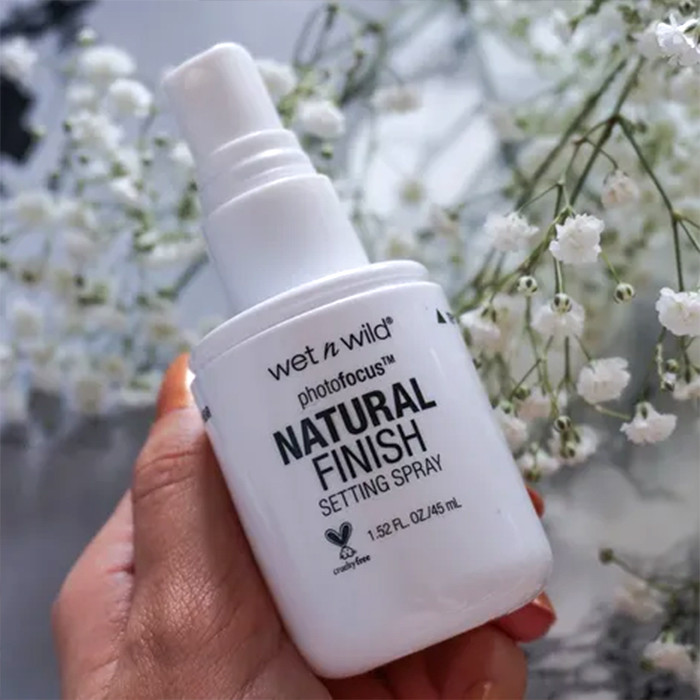 اسپری تثبیت کننده آرایش وت اند وایلد مدل Natural Finish حجم 45 میلی لیتر