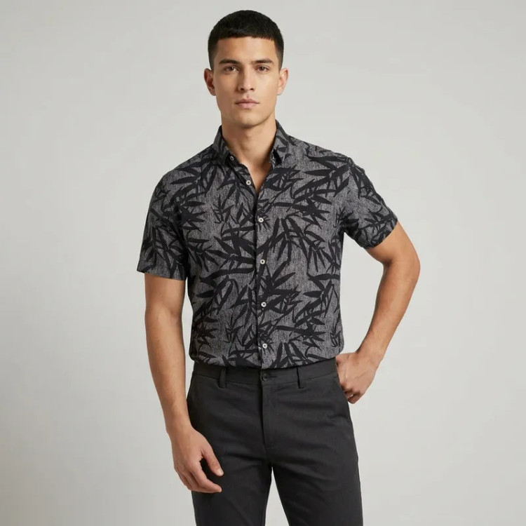 پیراهن مردانه آستین کوتاه هاوایی نخی طرح هندسی مدل LW