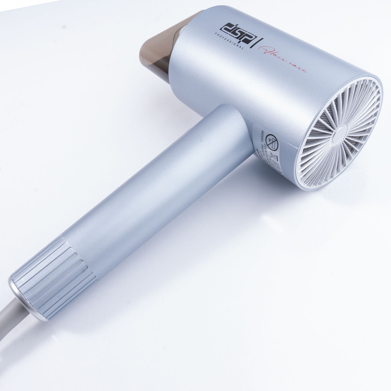 سشوار دی اس پی مدل 30414 با موتور قدرتمند DC385 و توان 1600 وات، دارای صفحه نمایش دیجیتال، سه حالت دمایی، سری متمرکز کننده و کابل 1.8 متری، مناسب استفاده خانگی و نیمه حرفهای